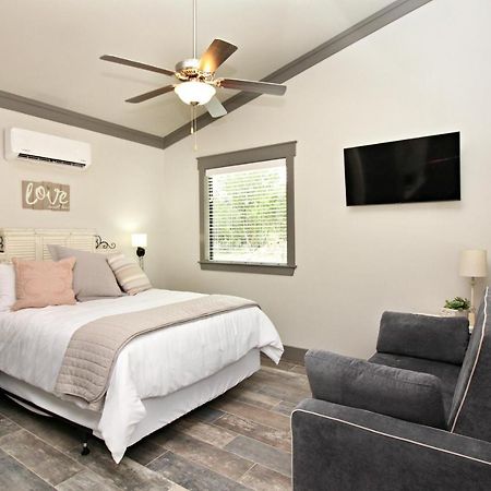 Green Acres Cottages - Wimberley Suite Buitenkant foto