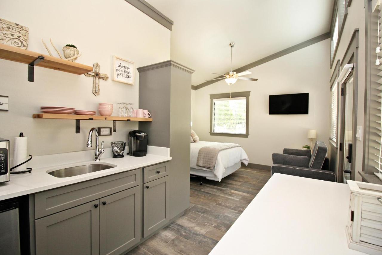 Green Acres Cottages - Wimberley Suite Buitenkant foto